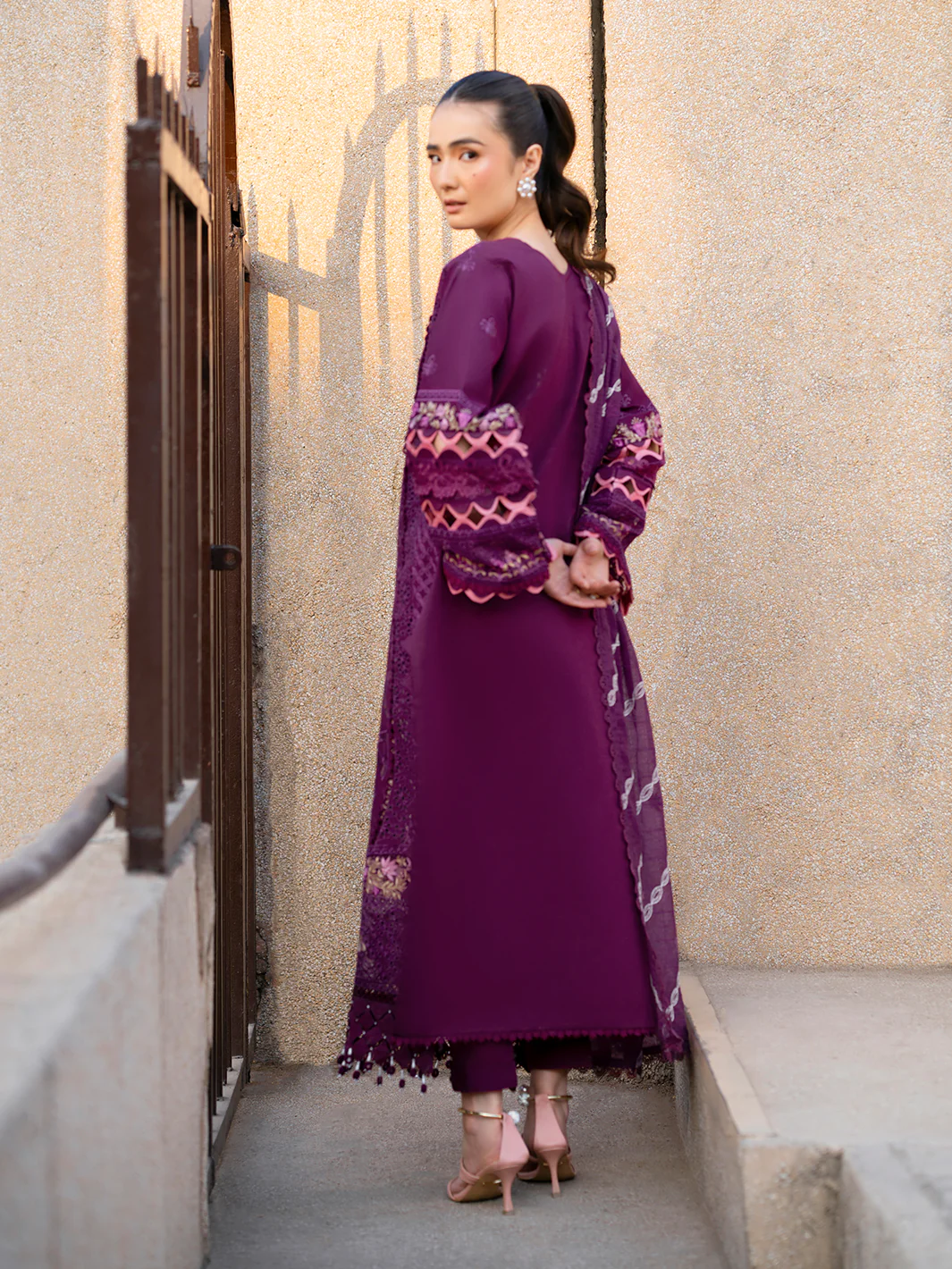 DR-06 | 3 PC Luxury Lawn - Image 3