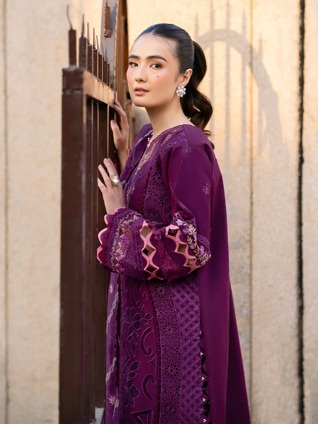 DR-06 | 3 PC Luxury Lawn - Image 4