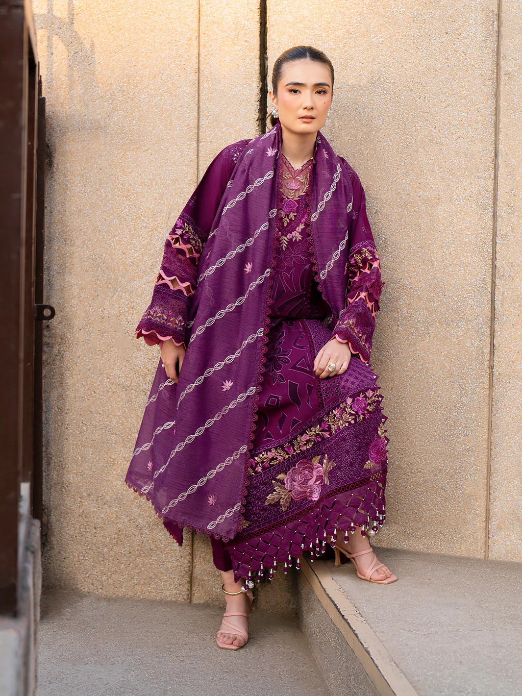 DR-06 | 3 PC Luxury Lawn - Image 5