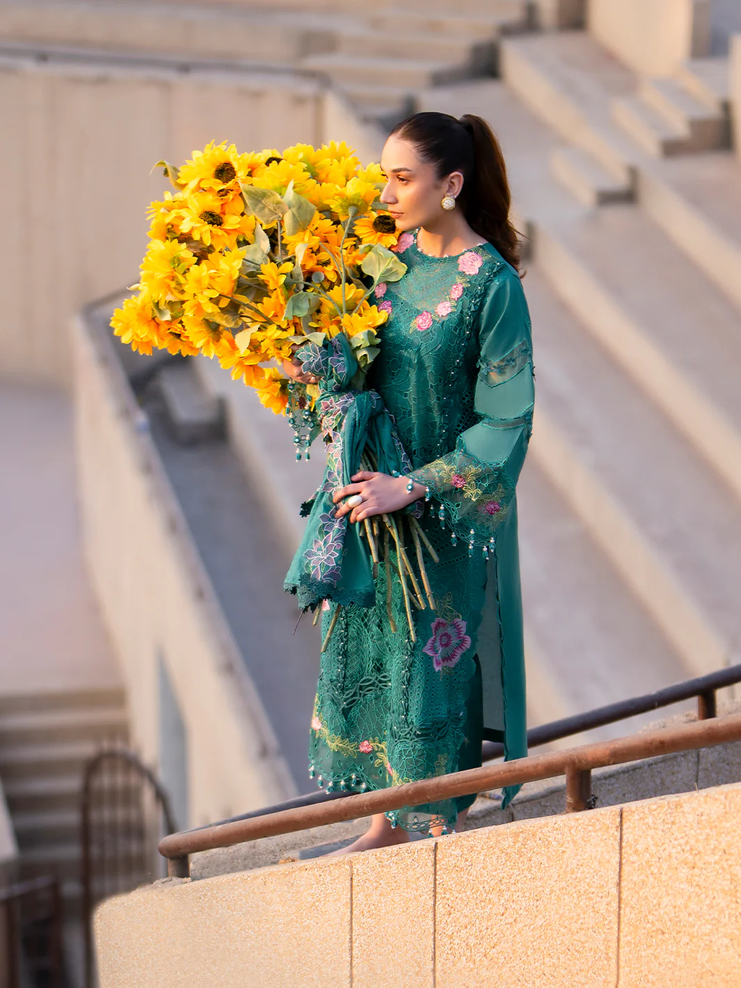 DR-09 | 3 PC Luxury Lawn - Image 5