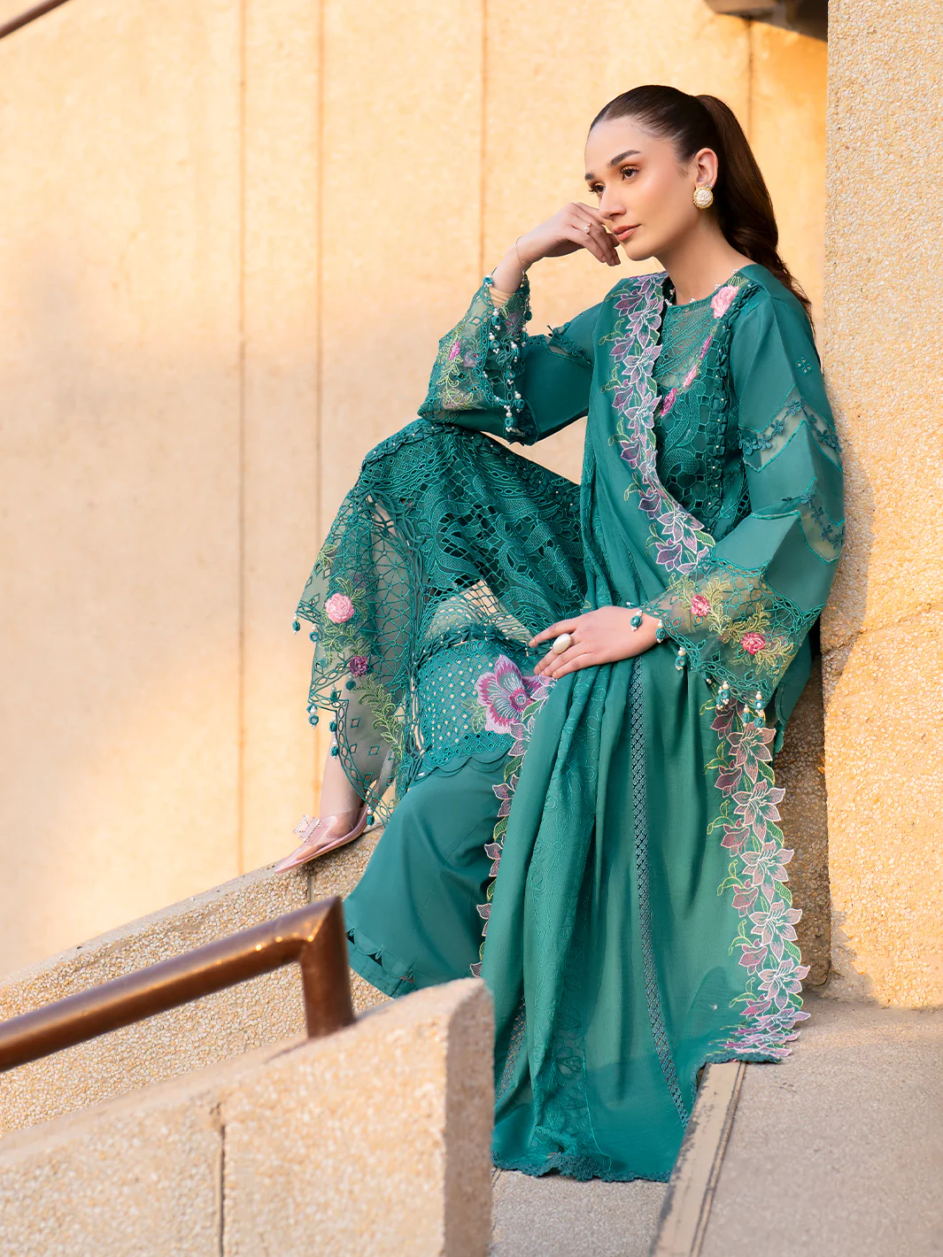 DR-09 | 3 PC Luxury Lawn - Image 7