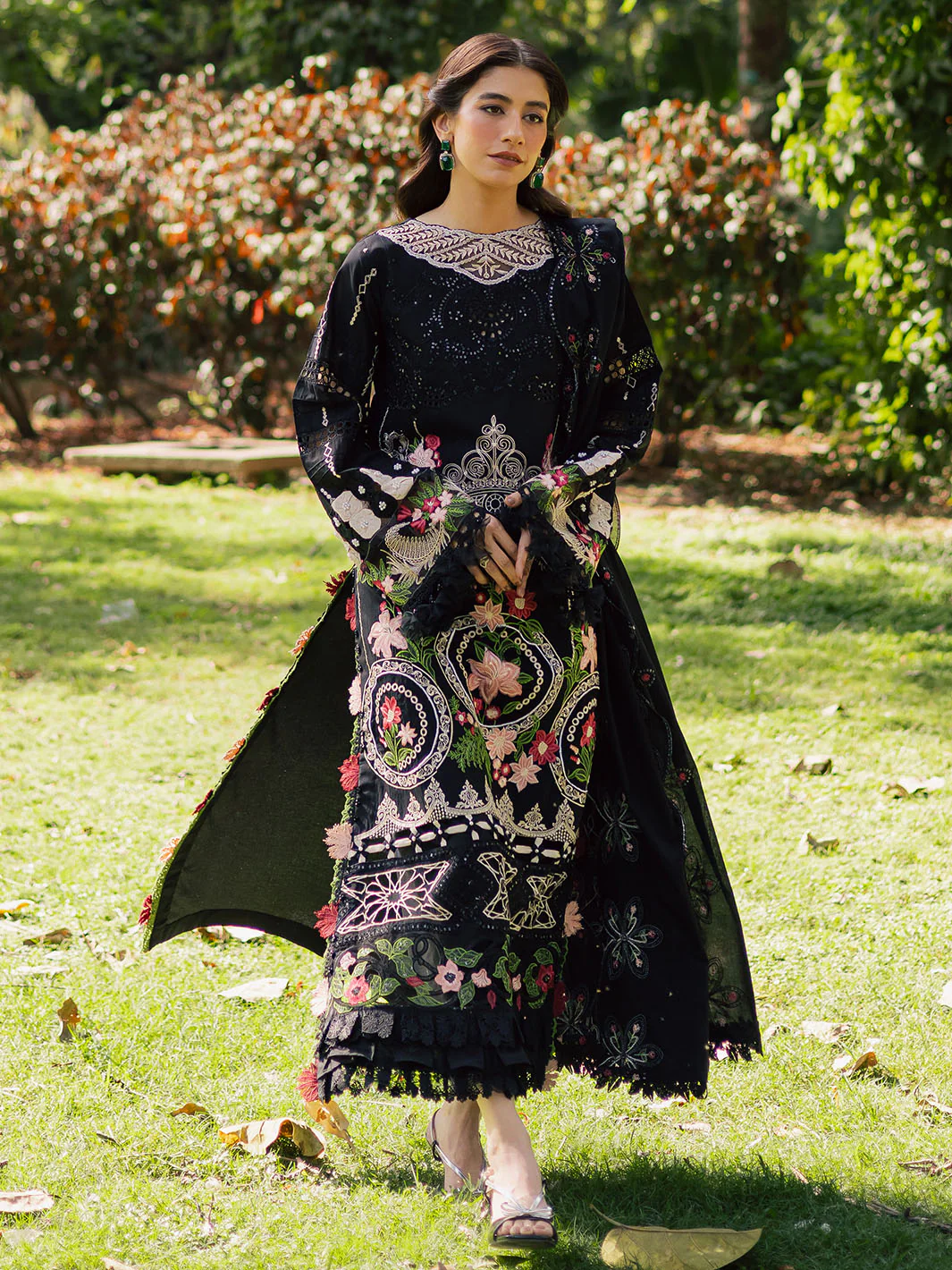 ET - 03 | 3 PC Luxury Lawn - Image 4