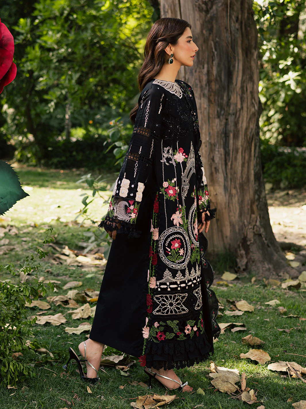 ET - 03 | 3 PC Luxury Lawn - Image 6