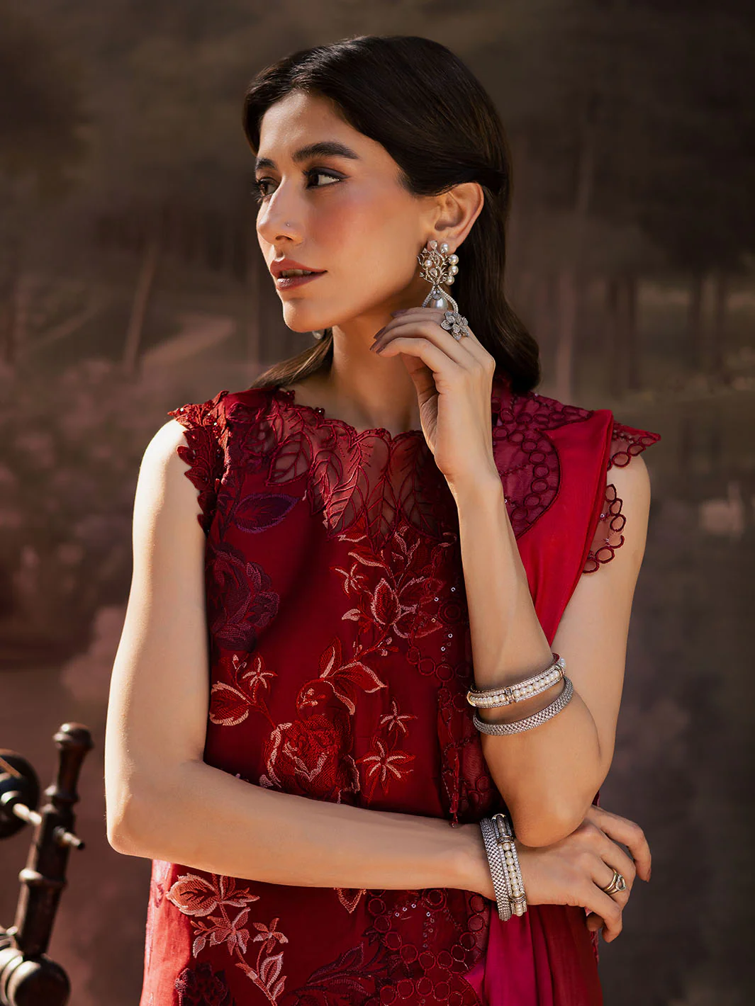 ET - 04 | 3 PC Luxury Lawn - Image 4