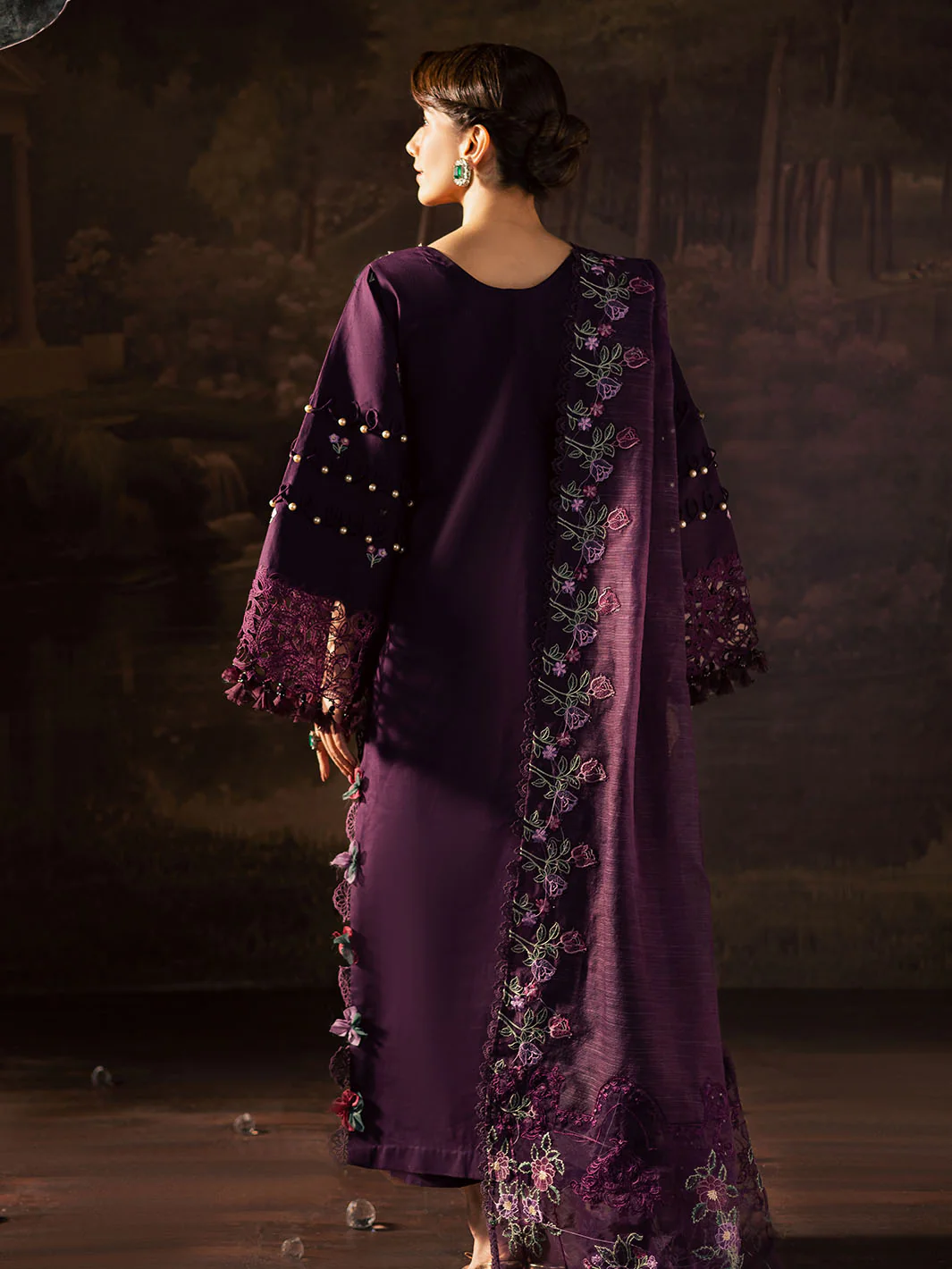 ET - 07 | 3 PC Luxury Lawn - Image 3