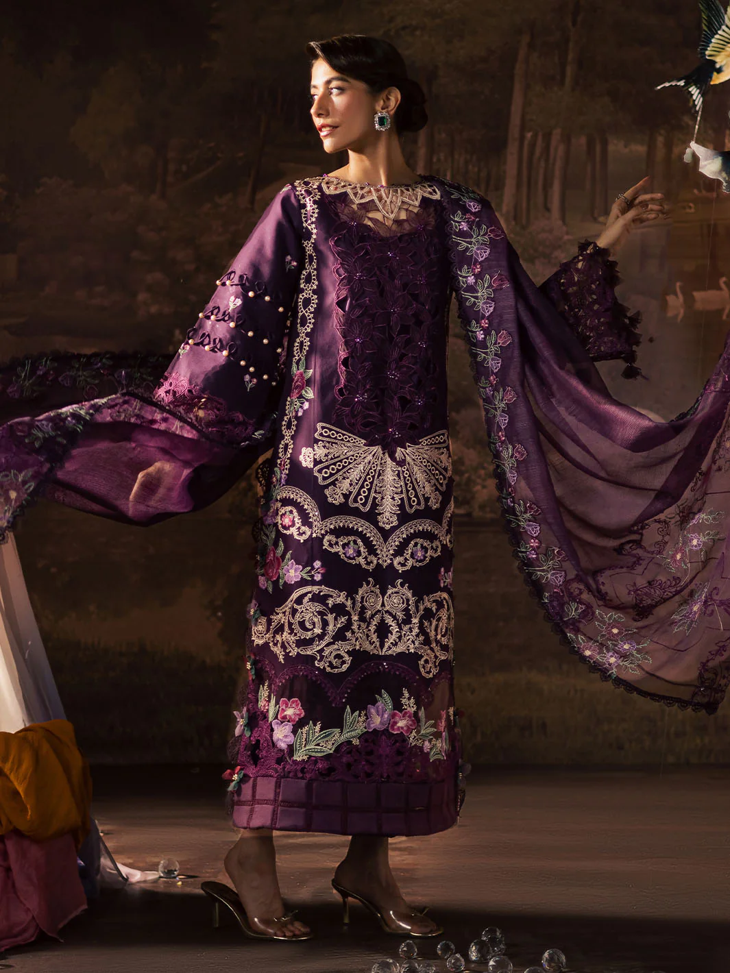 ET - 07 | 3 PC Luxury Lawn - Image 4