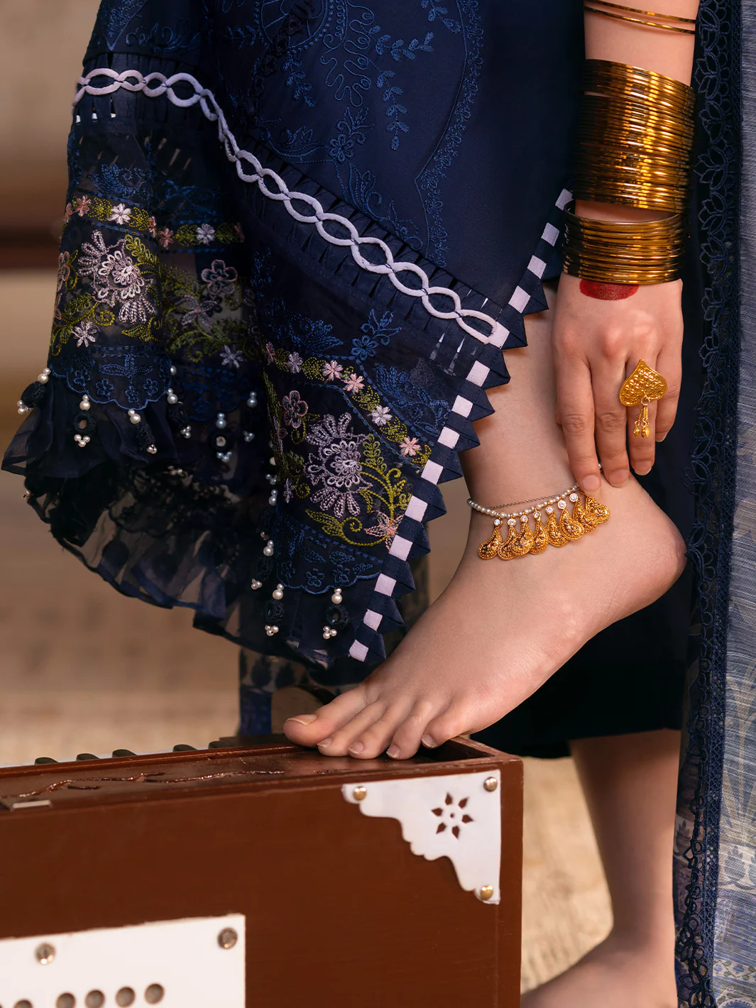 MI - 05 | 3 PC LAWN - Image 4